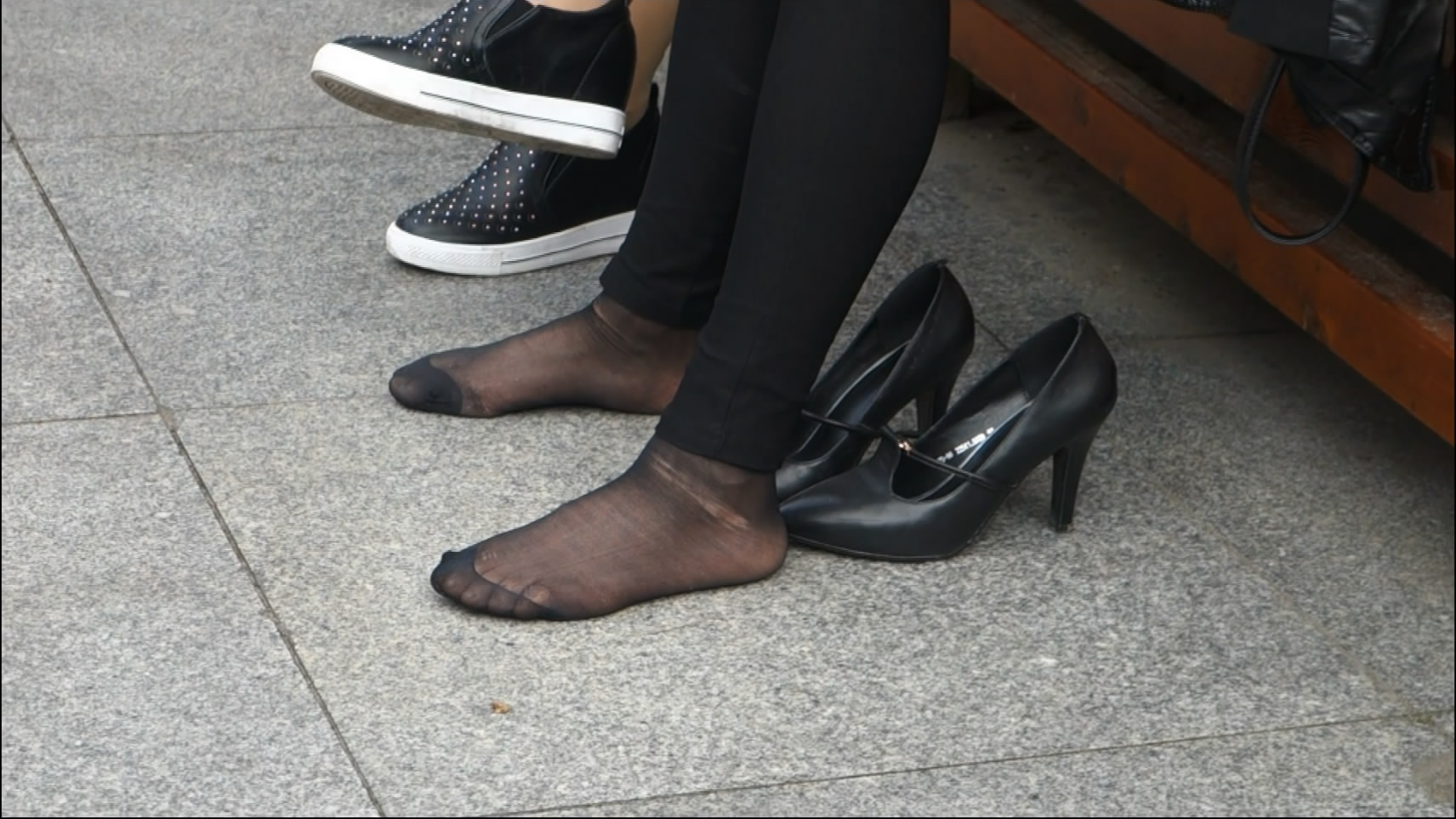 streetsnapnylon[00 01 09][20181205 213037 0]